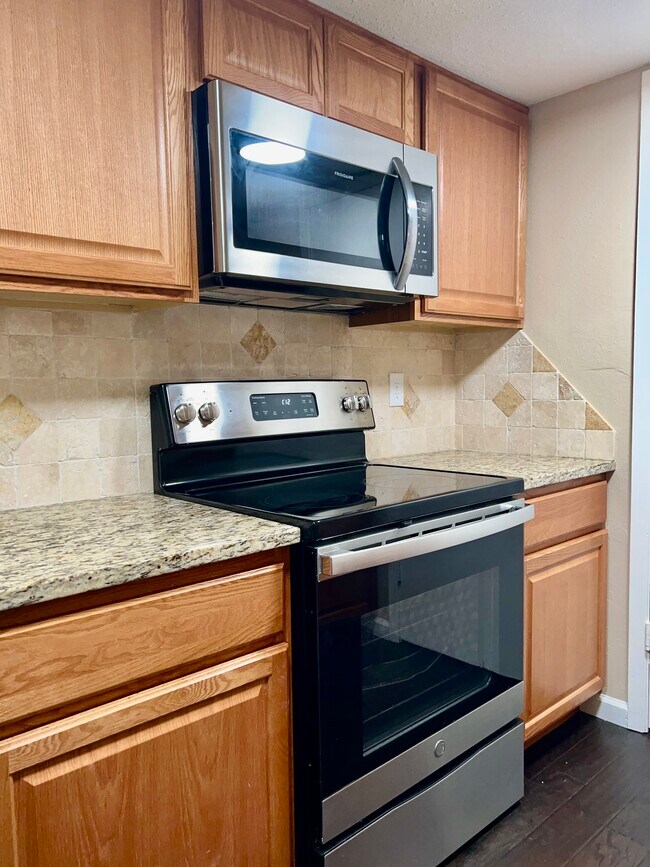 Building Photo - 919 S Weatherred Dr