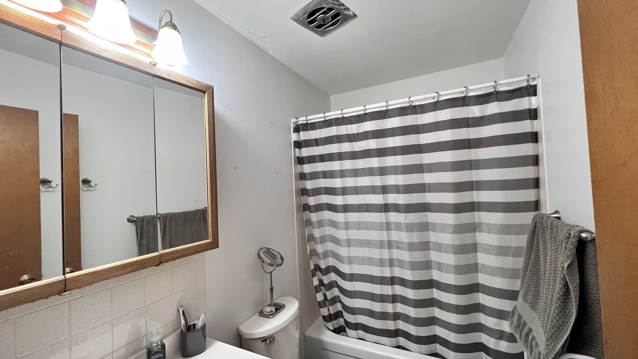 Bath Room - 5310 Godfrey Rd