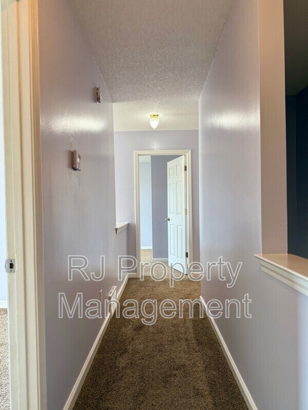 Building Photo - 5353 Farm Ridge Dr