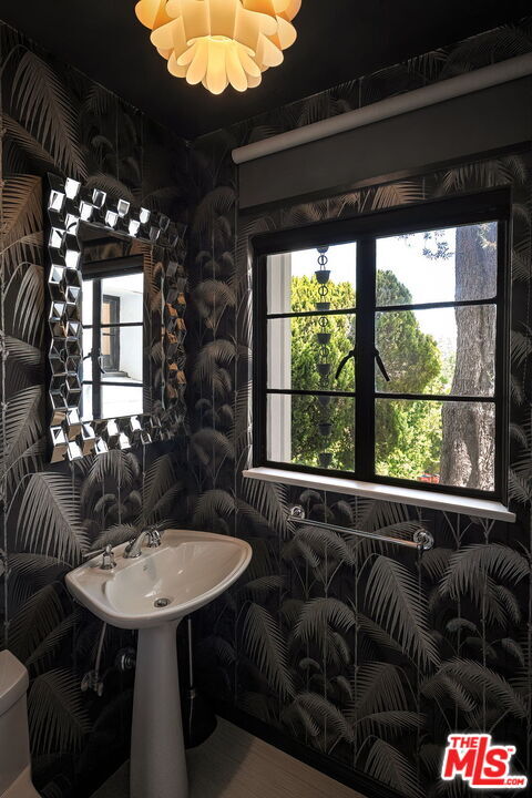 Building Photo - 1323 Club View Dr