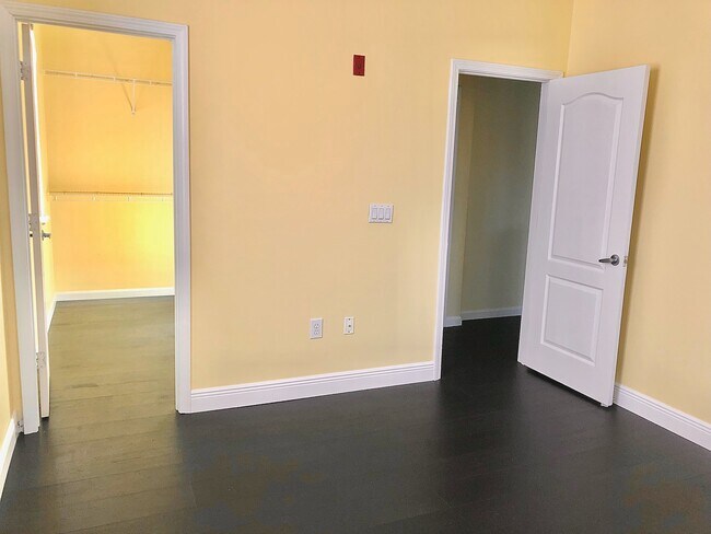 Building Photo - 12025 Villanova Dr