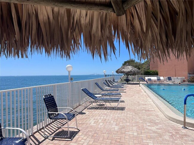 Building Photo - 7430 Sunshine Skyway Ln S