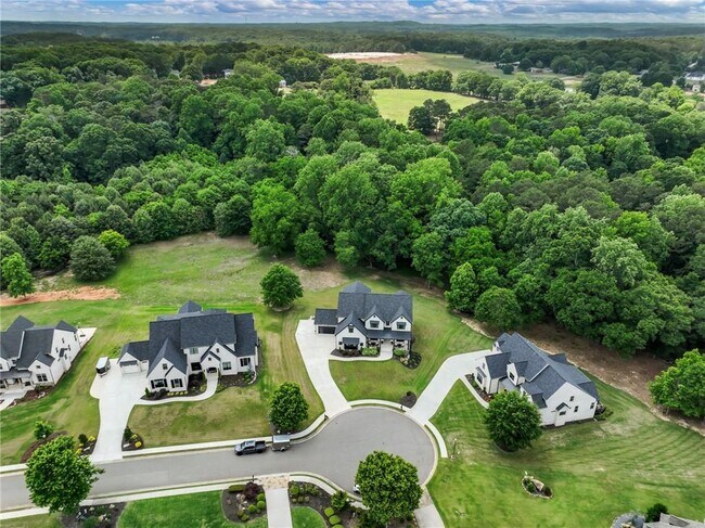 Building Photo - 566 Versailles Dr