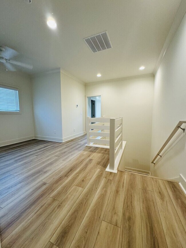 Building Photo - 1112 Runningvine Ln