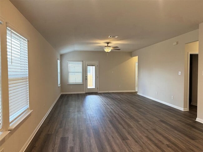Building Photo - 340 Fossil Dr