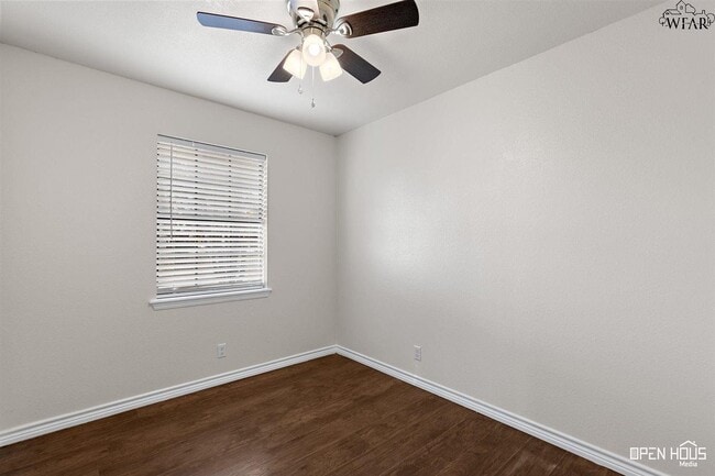 Building Photo - 300 E Garden Dr