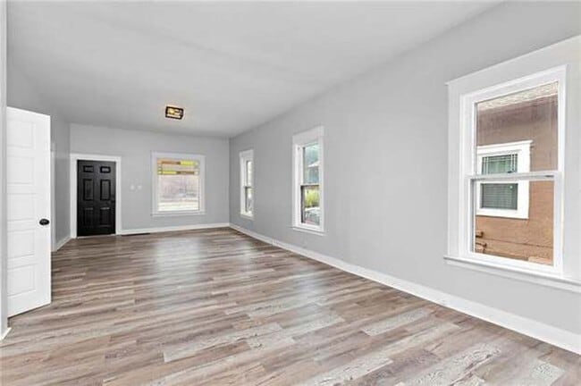 Building Photo - Coming Soon | Charming 3 Bed, 3 Bath Bungalow in Independence!
