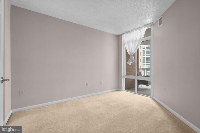 Building Photo - 3101 N Hampton Dr