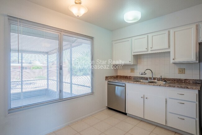 Building Photo - 17230 N Palo Verde Dr