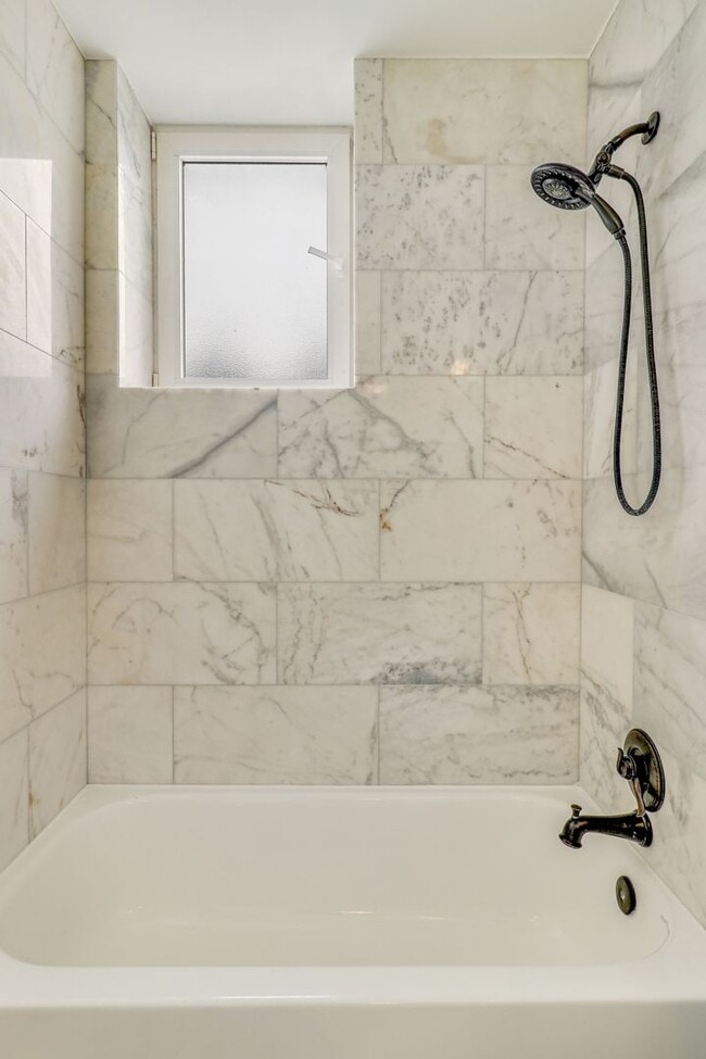 Building Photo - Bloomingdale or Bust