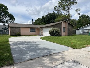 Building Photo - 7628 Rio Pinar Lakes Blvd