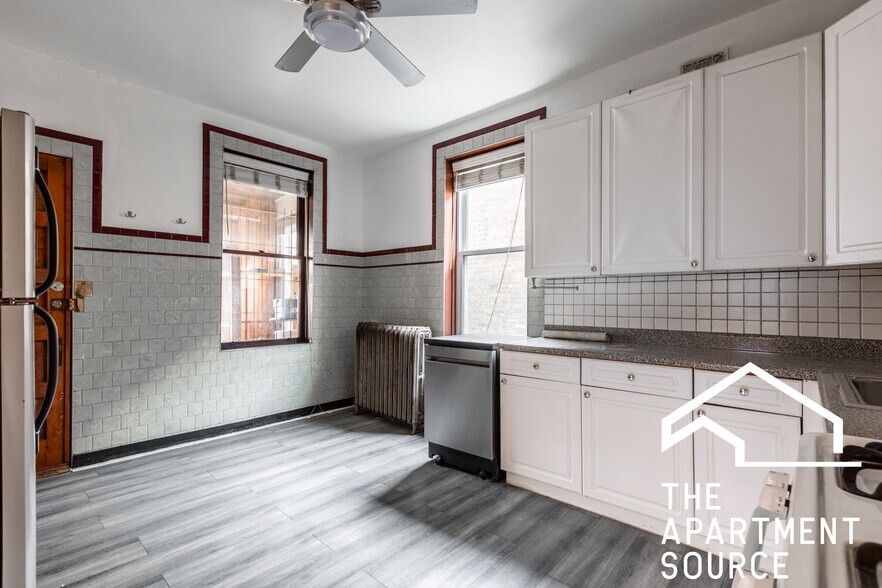 Building Photo - 2042 W Armitage Ave