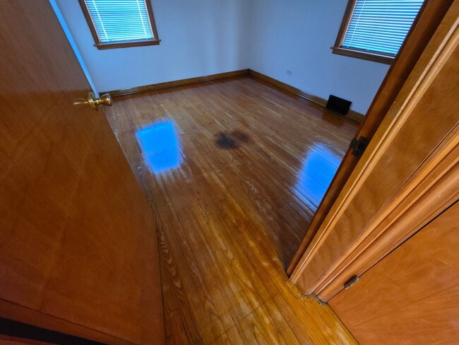 Building Photo - 3804 S Harvey Ave