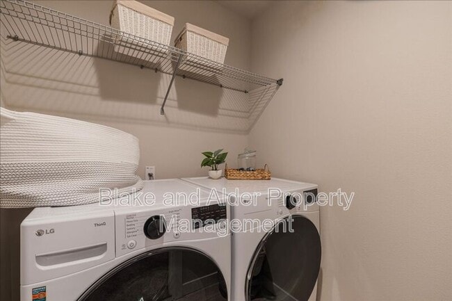 Building Photo - 16349 SE Sunshower Pl