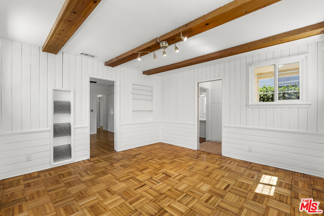 Building Photo - 515 N Kings Rd