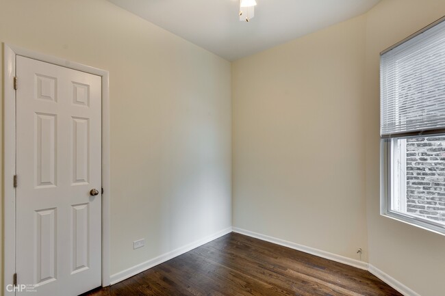 Building Photo - 2655 W Leland Ave