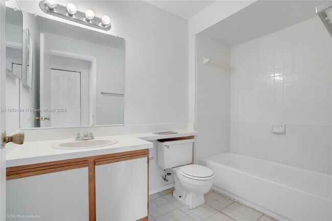Building Photo - 9999 Summerbreeze Dr