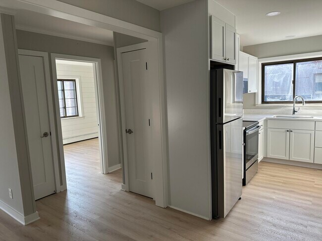 Building Photo - 137 N Center St