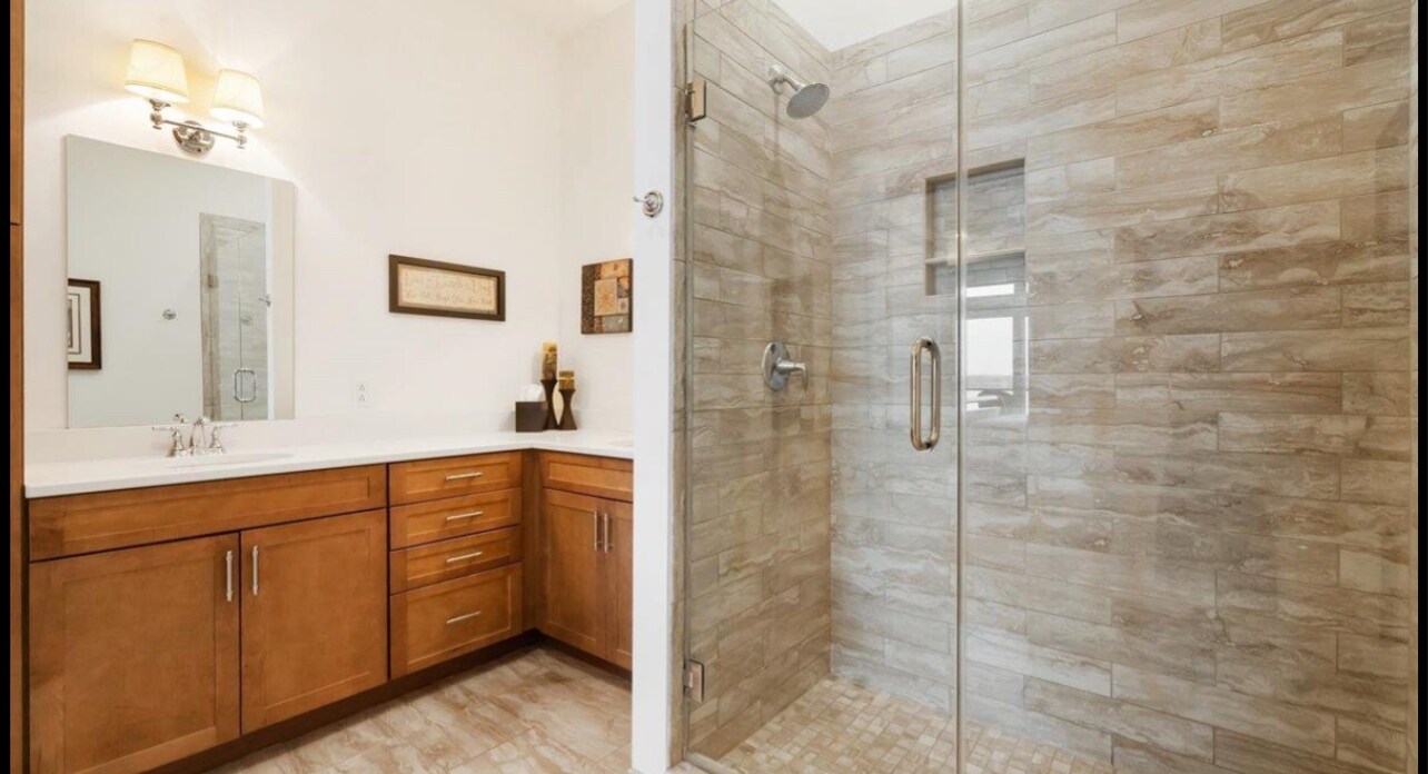 Building Photo - 5600 Lake Edge Rd