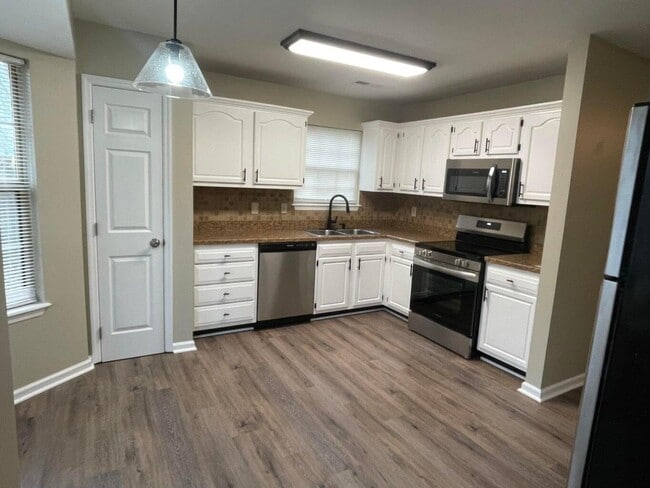 Building Photo - 821 Palomino Ln