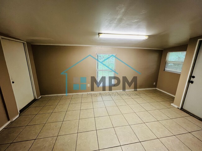 Building Photo - 124 Hardwood Dr