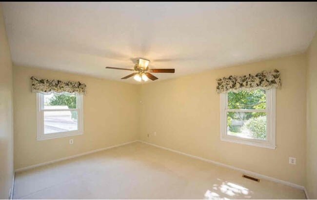 Building Photo - 4549 Lantern Pl