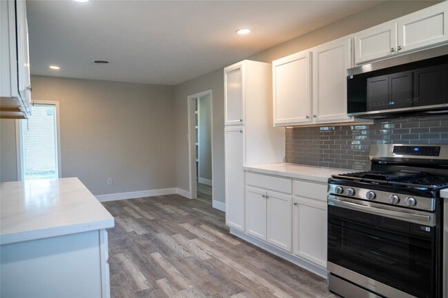 Building Photo - 5502 Elm Tree Dr