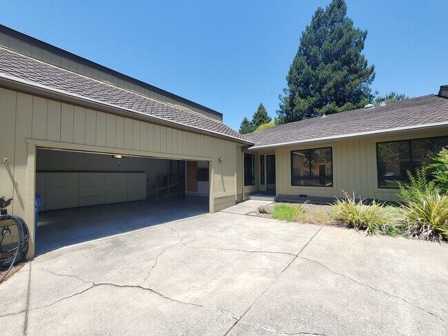 Building Photo - 3113 Lippizaner Ln