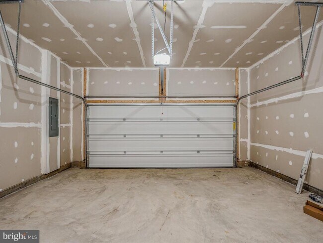 Building Photo - 290 Scoter Rd