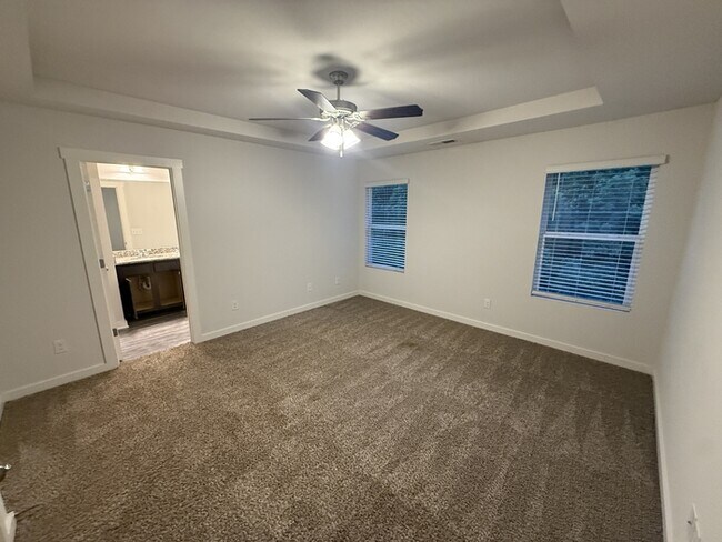 Building Photo - 680 The Heights Ln