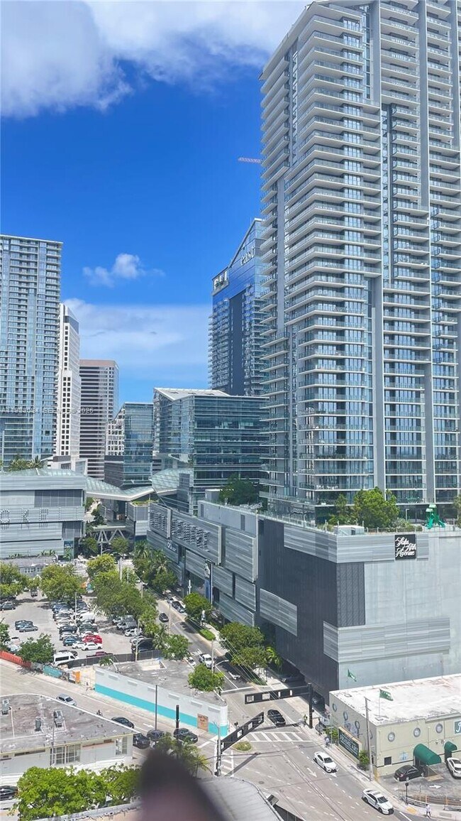 Building Photo - 690 SW 1st Ct