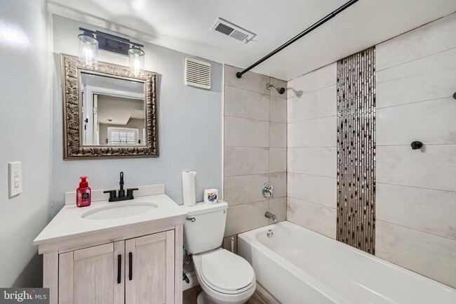 Building Photo - Modern 3-Bedroom Gem with Deck