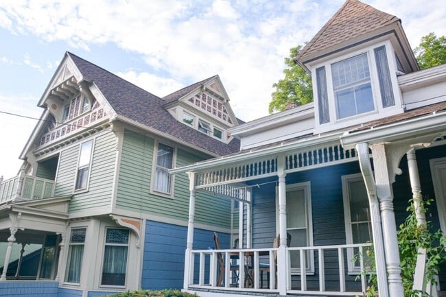 Building Photo - 422-424 E State St Ithaca