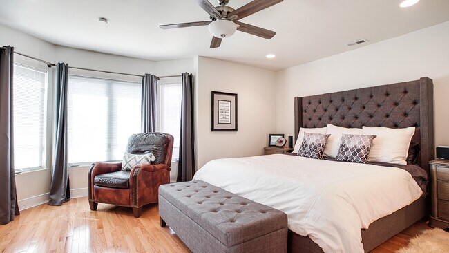 Building Photo - 309 Montrose St