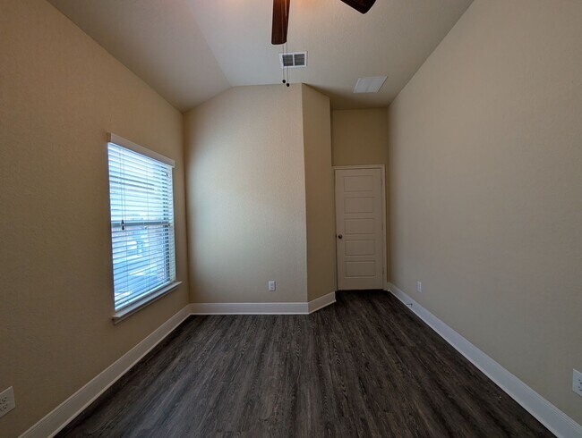 Building Photo - 1227 Old FM 306
