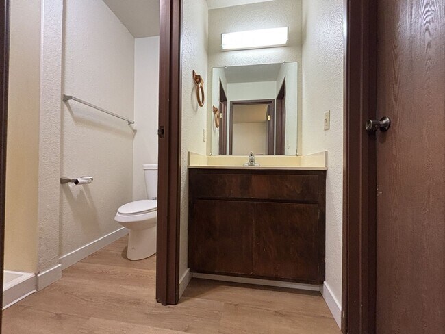 Building Photo - 857 Adams Terrace