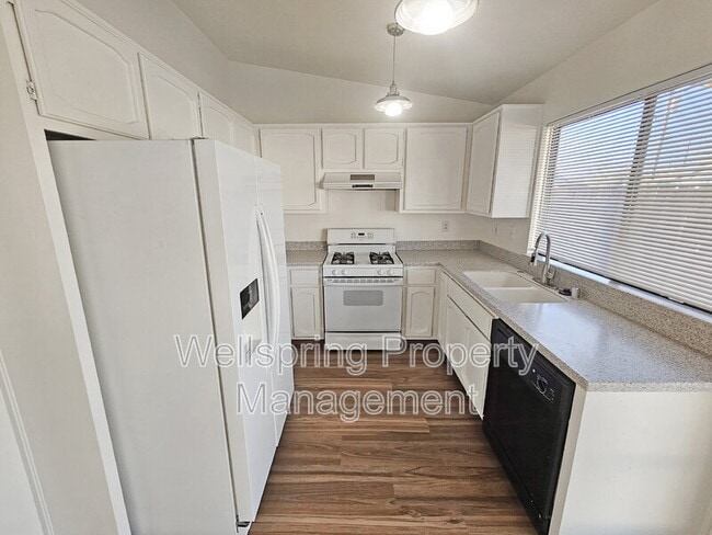 Building Photo - 920 W Perch Ave