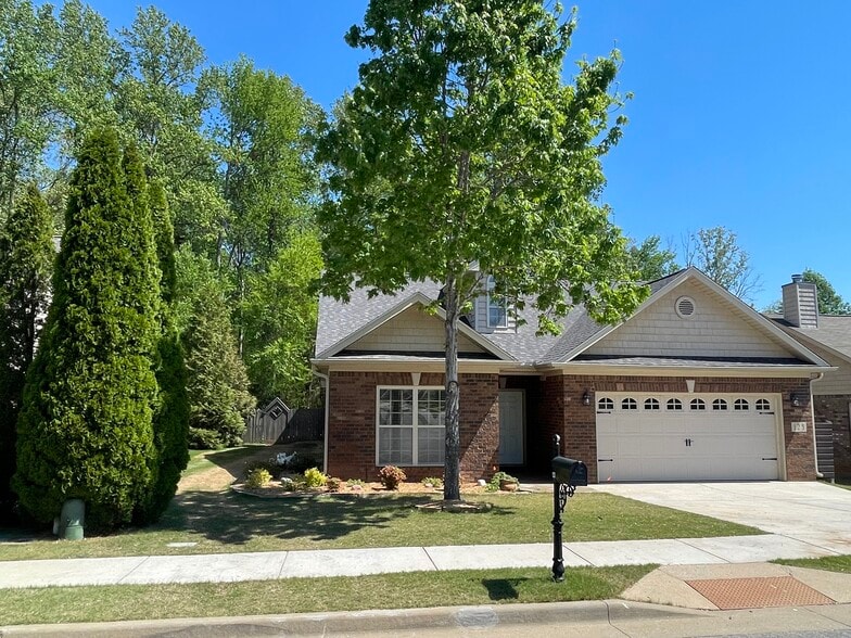 Building Photo - 123 Chelsea Park