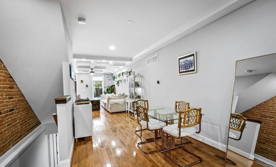 Dining room - 106 E Clement St