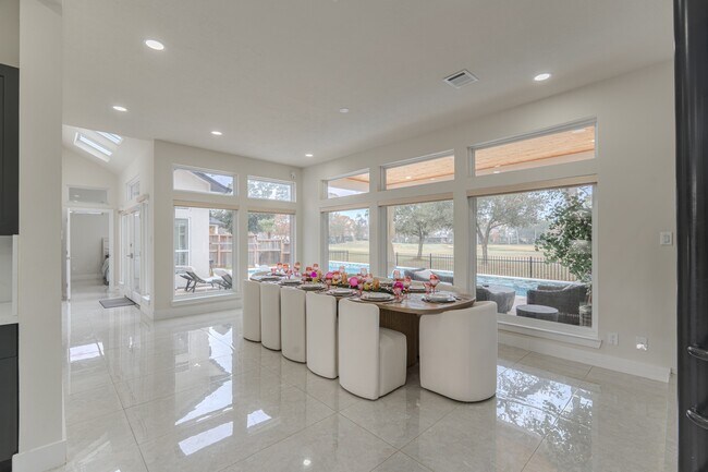 Building Photo - 6510 Sussex Ct