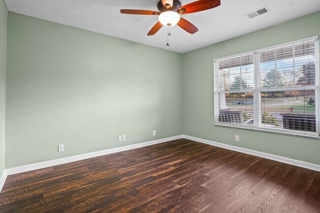 Building Photo - 131 Crestwood Ln