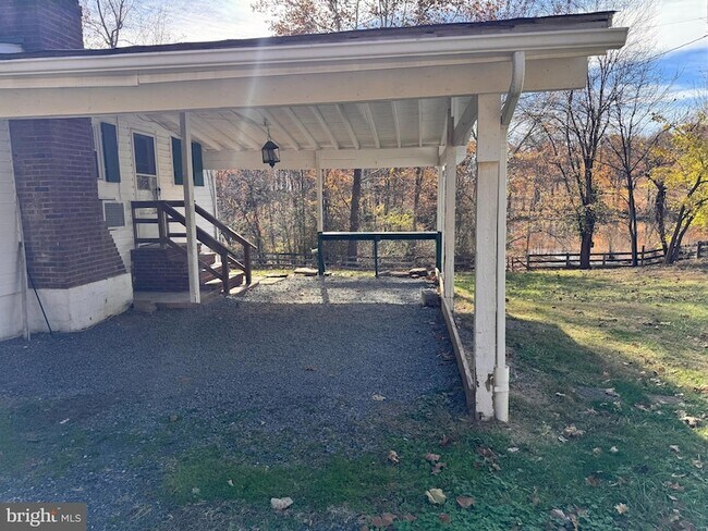 Building Photo - 2 Sundale Ln