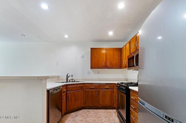 Building Photo - 959 Via Colinas