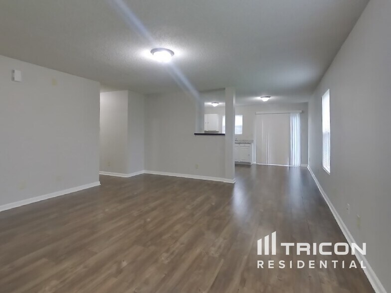 Building Photo - 6409 Alonzo Dr