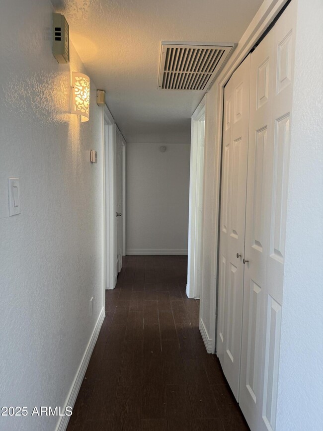 Building Photo - 564 S Creston