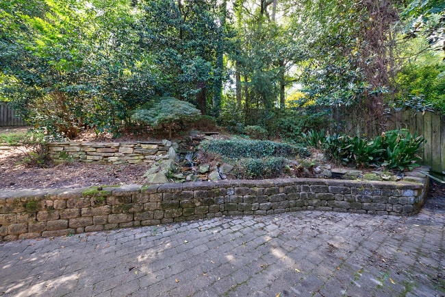 Building Photo - 2311 Pembrook Pl NE