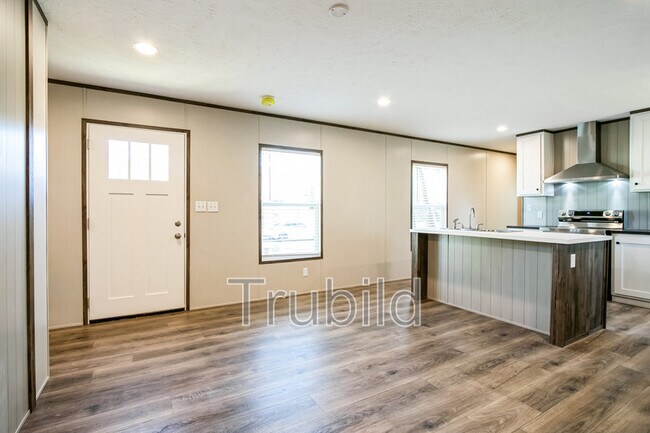 Building Photo - 1915 Cardell Rd