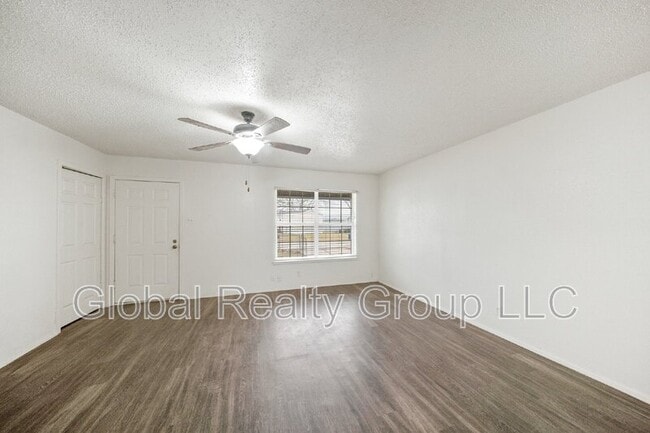 Building Photo - 505 Oasis St