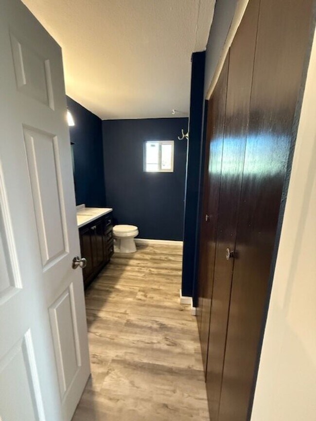 Building Photo - Wonderful Home 3 bed 1 bath with a Great Yard