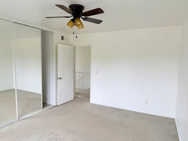 Building Photo - Updated 2 Bedroom Home with Garage & Community Amenities